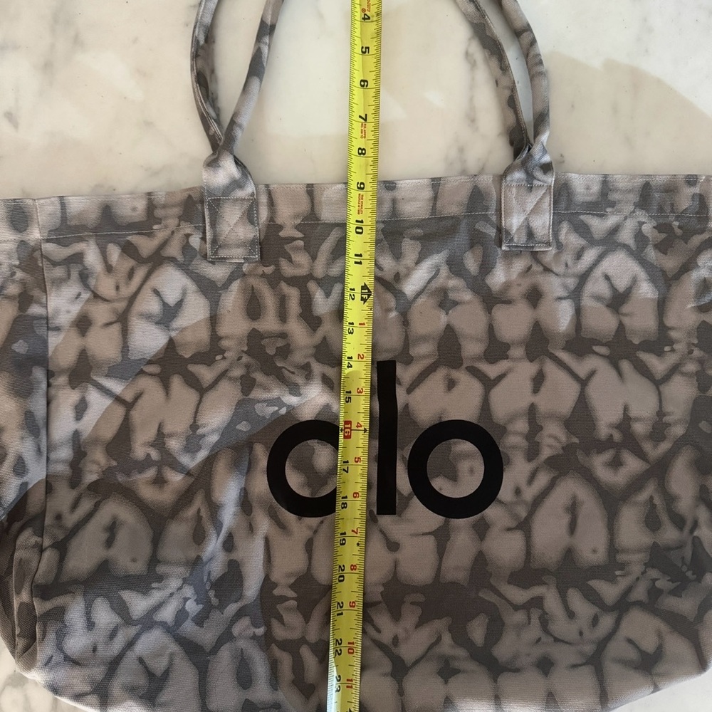 ALO Yoga Patterned Tote Bag in Brown and Black - Picture 4 of 4